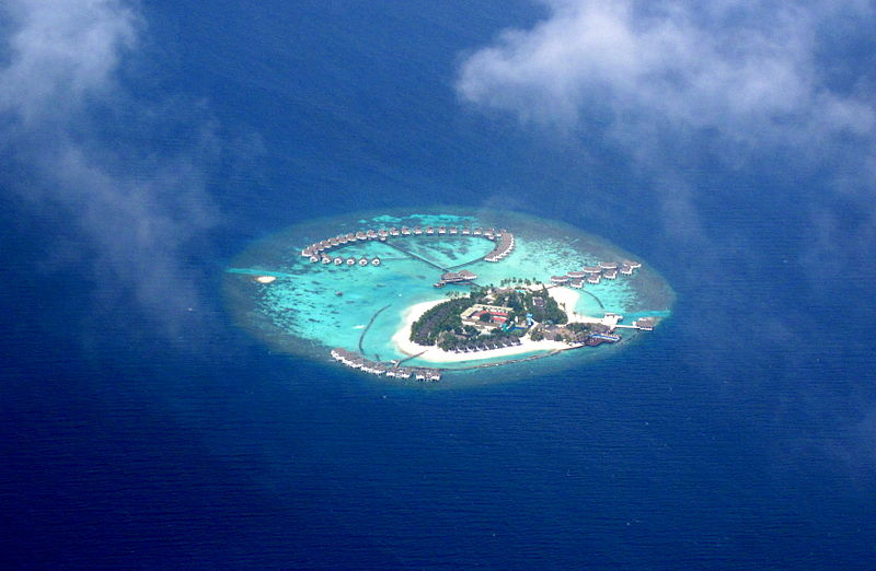 Мальдивы, вид острова с высоты птичьего полета