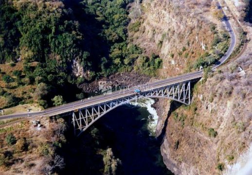 Мост водопада Виктория. Автор: Carine06, wikimedia.org