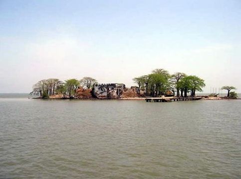Форт на реке Гамбии.