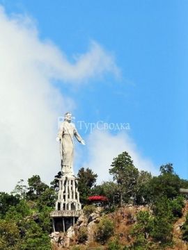 Статуя Иисуса Христа в Эль-Пикако Парк-Сити.
