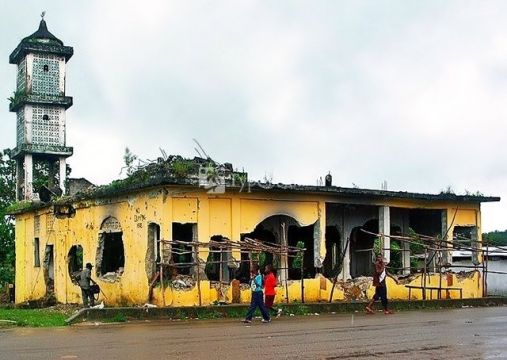 Одна из разрушеных мечетей в Либерии.