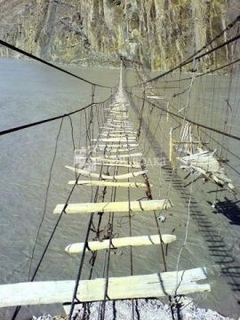 Мост через озеро Борит.