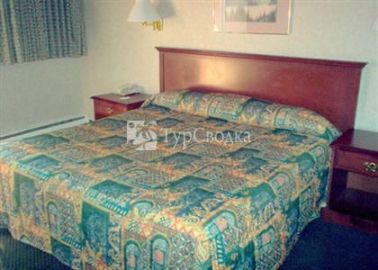 Econo Lodge Motel Village 2*