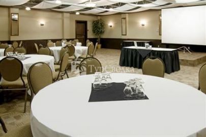 Quality Hotel Airport & Conference Centre 3*