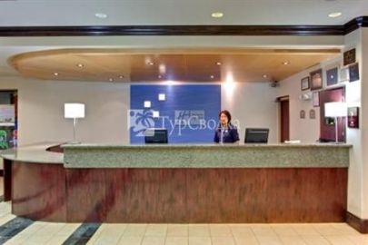 Holiday Inn Express Edmonton Downtown 2*