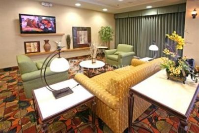 Holiday Inn Express Saltillo Zona Aeropuerto 2*