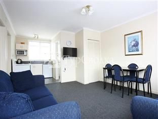 Queens Park Motels 4*