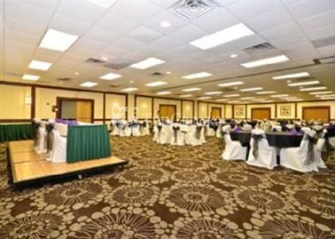 Quality Inn & Conference Center Akron 3*