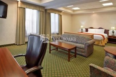 Holiday Inn Express Allen Park-Dearborn 2*