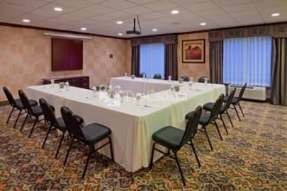 Holiday Inn Express Hotel & Suites Branchburg 2*