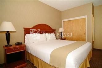 Holiday Inn Express and Suites Cedar Rapids 2*