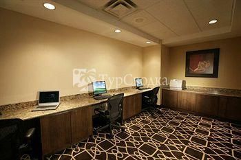 Doubletree Hotel Dallas Market Center 3*