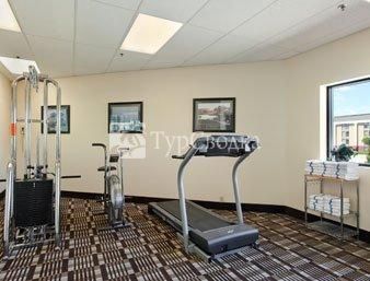 Days Inn and Suites - Des Moines Airport 2*
