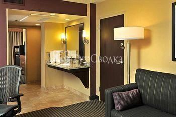 Embassy Suites Hotel Des Moines-On The River 3*