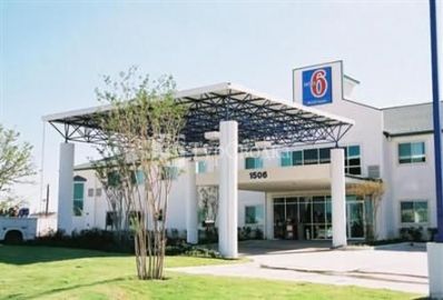 Motel 6 Hillsboro 2*