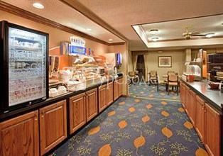 Holiday Inn Express Jonesboro 2*