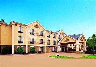 Comfort Suites Lufkin 2*