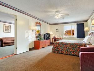 Days Inn & Suites Marshall 2*