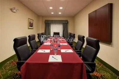 Holiday Inn Express Hotel & Suites Monaca 2*